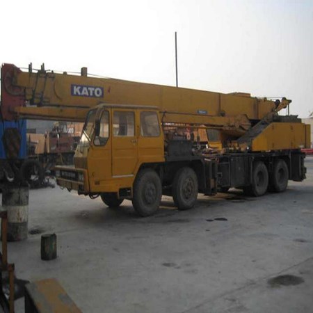 USED KATO NK300E TRUCK CRANE